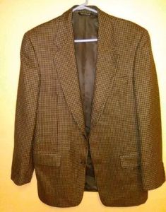 Vintage 60's-70's Brown Houndstooth Blazer by ACTWU wool union, Canada. Exact Manufacture date unknown. Measurements in inches: Shoulders approx 19", Sleeves approx 24", Chest measures Approx 19.5" across front (armpit to armpit), Lapel 3.5", Jacket size 38 Regular. Jacket is in excellent condition, save for a very tiny breach of shell fabric on the right sleeve, barely noticeable when worn, as pictured very close-up. Pattern is Houndstooth in black, brown, beige, and tan knitting. Appears brown Retro Business Outerwear For Fall, Retro Houndstooth Blazer For Winter, Retro Houndstooth Winter Blazer, Winter Long Sleeve Houndstooth Sport Coat, Retro Winter Houndstooth Blazer, Winter Houndstooth Long Sleeve Sport Coat, Retro Fall Business Blazer, Retro Long Sleeve Houndstooth Blazer, Vintage Long Sleeve Business Casual Outerwear