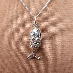 Metal: Sterling Silver Size: 1.5cm (excl bale) x 9mm Weight: 2.05 grams Chain: Close Curb, 1.3mm wide Chain Weights: 2.5 - 3.2 grams Hallmarked: Fish Yes / Chain No Your own made in Britain fish, cast in Birmingham's jewellery quarter by master craftsmen in solid 925 sterling silver.  This lovely fish is articulated and each section moves independently in a swaying/swimming motion. This fish charm can be purchased as a standalone item, or as a necklace on a good quality curb chain. A really spec Articulated Fish, Birmingham Jewellery Quarter, Charm Chain, Delicate Jewelry, Curb Chain, Solid 925 Sterling Silver, Birmingham, Charm Necklace, Necklace Etsy