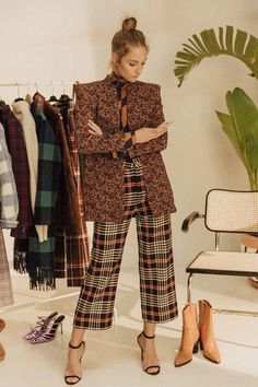 Mix It Up - Pairing Prints – The Freedom State Pattern Outfits Mixed, Printful Ideas, Mixed Prints Outfit, Mixing Prints Fashion, Printed Outfits, Culotte Style, Mode Prints, Fashion Rules, Pattern Outfits