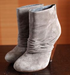 Vintage designer hidden platform suede booties 100% original vintage size: 37 EU, 6.5 US WOMEN, 4 UK WOMEN high quality leather x3 (suede upper) condition: very good vintage+ Vintage Designer, Suede Booties, High Quality Leather, Wedge Boot, Vintage Designs, Poland, Womens Boots, Wedges, Boots