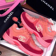 Chanel Sneakers, Baskets Nike, Dad Sneakers, Trainer Sneakers, Casual Clothing, Chanel Shoes, Shoe Game, Saucony Sneaker