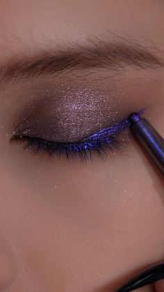 Make Up Purple Eyes, Purple Eye Color, Safe Tanning, Maquillage On Fleek, Beautiful Eyeshadow, Eye Makeup Pictures, Smink Inspiration, Fancy Makeup, Makeup Hacks