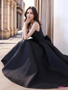 Qteee - Formal Black Evening Dress for Hosts and Party Moderators in Artistic Events Classy Evening Gowns, Skirt Wedding Dress, Black Evening Dress, Black Evening Gown, Long Sleeve Evening Gowns, Velvet Maxi Dress, Party Dress Long Sleeve, Black Formal, Black Evening Dresses