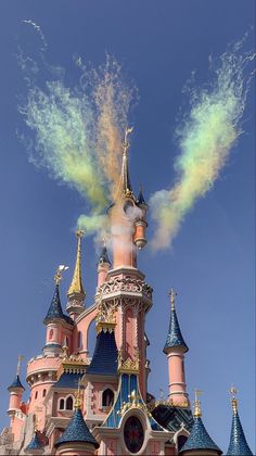 Disneyland Paris Wallpaper, Disneyland Wallpaper, Parks Aesthetic, Disneyland Attractions, Paris 2023, Disney Adult, Disney World Rides, Aisle Runner Wedding, Wallpaper Iphone Disney Princess