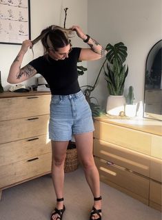 Plain Shirt Outfit, Summer Outfits Denim Shorts, Summer Outfits Denim, Warm Weather Outfits, Plain Shirt, Plain Shirts, Short Sleeve Bodysuit, Casual Style Outfits, Casual Summer Outfits