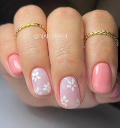 Elevate your manicure with these 25 stunning daisy nail designsperfect for welcoming the spring seasonFrom simple to intricatefind the perfect flower nail art to express your styleFor examplewe just love these short pastel pink nails with cute daisies. Beauty Nail Salon, Daisy Nail Art, Metallic Nail Art, Cute Summer Nail Designs, Velvet Nails, Funky Nail Art, Spring Nail Trends, Holiday Nail Designs