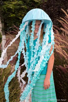 Jellyfish Costume Diy, Jellyfish Hat, Jellyfish Halloween, Sea Creature Costume, Karneval Diy, Sea Ideas, Mystery Island