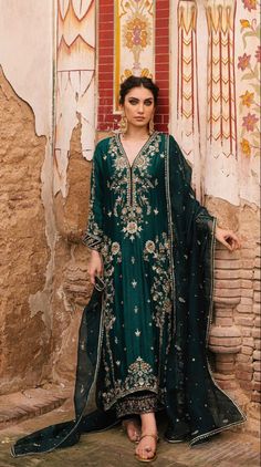 Green Color Combinations Outfit, Bunny Quotes, Pakistan Dress, Girls Designer Dresses, Wedding Journal, Dresses Traditional, Color Combinations For Clothes, Pakistani Fashion Party Wear