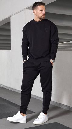 Men Gym Fits, Slim Fit Outfits For Men, Black Sweatshirt Outfit Men, Tracksuit Outfit Mens, Men Tracksuit Outfit, Crew Neck Sweatshirt Outfit, Gym Fits Men, Man Tracksuit, Black Sweatshirt Outfit