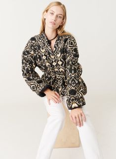 When you're looking for the perfect jacket that offers a classy style but also warmth - look no further. The Rosebud Ikat Jacket is a quilted cotton dream with detachable belt and cotton lining. Added bonus of two front pockets and beautiful printed cotton finish. - 100% Printed and Quilted Cotton - Machine wash cold gentle cycle, dark colors separately, do not bleach - Model is 5'7 and wearing a size small / FINAL SALE Corporate Attire Women, Workwear Chic, Corporate Attire, Corporate Fashion, Denim Belt, Classy Style, Belted Jacket, Professional Attire, Work Wardrobe