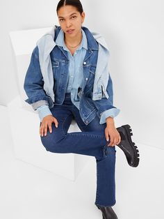 Gap Straight Leg Jeans For Fall, Gap Classic Jeans For Fall, Gap Jeans For Fall, Casual Gap Flare Jeans For Fall, Gap Casual Jeans For Fall, Fall Denim Bottoms By Gap, Gap Classic Medium Wash Jeans, Gap Fitted Jeans For Fall, Trendy Gap Jeans With Five Pockets