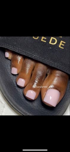 Spring Gel Toe Nails Ideas, Light Pink Pedicure Ideas, Women Pedicure Ideas, Summer Nails 2023 Dark Skin, Biab Toe Nails, Milky Pink Toe Nails, Pedicure Designs Toenails Fall, Pedicure On Dark Skin, Cute Nails For Dark Skin Tones