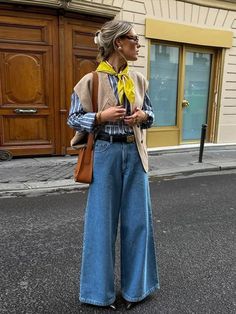 Pre Fall Outfits, Khaki Vest, Look Adidas, Estilo Indie, Skandinavian Fashion, Yellow Scarf, Denim On Denim, Scarf Outfit