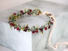 A winter flower crown in beautiful tones of red and green. Thanks to the use of artificial berries and leaves, the crown is durable. It is a special touch to your bohemian look. A flower crown is more beautiful than the pictures. Is perfect for garden wedding. Head circumference: one size fits all (adjustable) We offer customized accessories, matching the floral crown. Here you can buy a matching floral boutonniere: https://www.etsy.com/listing/672949700/customized-flower-boutonniere You can als Winter Flower Crown, Winter Crown, Nature Crown, Winter Wedding Decor, Christmas Crown, Celtic Christmas, Berry Wedding, Wedding Flower Crown, Irish Christmas