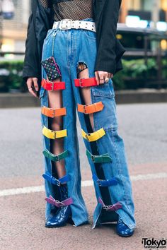 Fashion College Student, Rainbow Belt, Mode Harajuku, Rainbow Belts, Fashion College, Leather Crop Top, Fashion Student, Diy Vetement, All Jeans