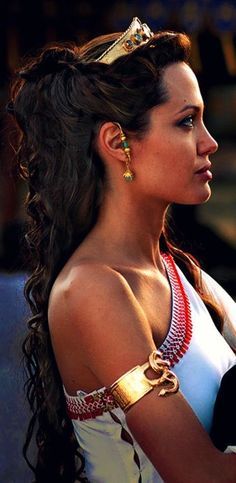 Angelina Jolie Hair, Toga Party, Goddess Costume, Greek Style, Greek Goddess, Ancient Greece