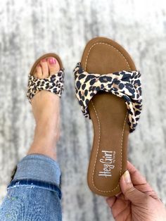 Lemonade Sandals in Leopard This stunning leopard Lemonade sandals are the perfect way to rock your wild side this season while maintaining your comfort! Pair with all of your favorite outfits and wear your Corkys wherever you go. Sizes available: 6, 7, 8, 9, 10, 11 Fits true to size. If you are a half size, size up to the next even size. Slippers Design, Fox Clothing, Kid Lifestyle, Personalized Shoes, Diy Origami, Gym Tops, Dream Nails, Indie Outfits, Dressing Room