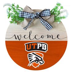 a wooden sign with the words, welcome to utep and an eagle on it