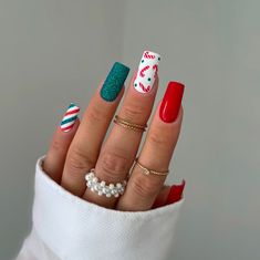 Medium Winter Nails, Winter Nails Ideas, Nail Art Noel, Candy Cane Nails, Plaid Nails, Cute Christmas Nails, Simple Gel Nails, Nail Design Ideas, Striped Nails