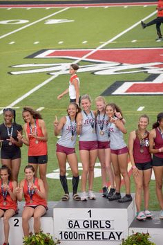 6A - track and field - state championship - track hair - track friends - 4x400 Track Outfits Aesthetic, Track Medals Aesthetic, Track And Field Hairstyles, Track And Field Uniforms, Track Couples, Track N Field, Highschool Track, Kids Track And Field