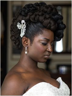 Wedding Hair Politics with Errol Douglas Salon: Natural Vs Relaxed. Pros and cons to keeping afro hair natural or relaxed for your wedding day Wedding Hairstyles Natural Hair, Wedding Hairstyles Natural, Hair Signs, Diy Bridal Hair, Wedding Hairstyles For Black Women, Hairstyles For Black Women Natural, Black Women Wedding, Natural Hair Wedding, Natural Wedding Hairstyles