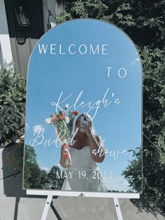 a sign that says welcome to kileyigh's bridal show