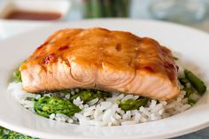 salmon dinner Loose Weight Food, Loose Weight Quick, Salmon Dinner, Lose 10 Pounds, Diet Meal Plans, 10 Pounds, Diet Tips, Healthy Weight, Healthy Diet