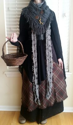 Old Outfits Aesthetic, Ren Faire Outfits Cold Weather, Dark Mori Strega Fashion, Dark Mori Fashion Plus Size, Strega Fashion Plus Size, Old Hag Fashion, Gothic Bohemian Fashion, Goblin Core Clothes