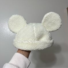 Disney - Sherpa/Fluffy Mickey Cap - White - Brand New With Tags. - Shanghai Disney Resort. - Ig: @Lifeisthebubblesshop For Pick Up From Cypress, Ca. Tsum Tsum Mickey, Ariel And Flounder, Shanghai Disney Resort, Minnie Mouse Pink, Minnie Mouse Girl, Fancy Nancy, Disney Shanghai, Cap White, Mouse Print