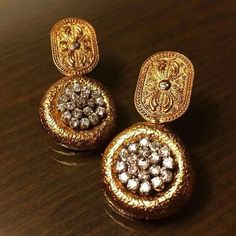 Studs Earrings Gold India, Studs Earrings Gold, Neck Pieces Jewelry, Gold Jewelry Outfits, New Gold Jewellery Designs, Gold Earrings Models, Antique Gold Jewelry Indian, Antique Jewellery Designs, Gold Jewelry Simple Necklace