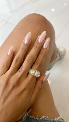 Nail Design Almond Shape Classy, Neutral Nails With Design Simple, Oval Nails Designs Summer 2024, Pink Girly Nails Acrylic, Chrome Summer Nails, Summer Chrome Nails, Chrome Manicure, White Chrome Nails, Blue Chrome Nails