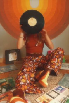 @thehippieshake  #70s #60s #70sstyles #60sstyle #retro 70s Photo Shoot Ideas, 60s Disco Aesthetic, Groovy 70s Aesthetic, Retro Poses Photo Shoot, 70s Groupie Aesthetic, 60s Hippie Aesthetic, 70s Poses, Vintage Photography 70s, 70’s Photoshoot