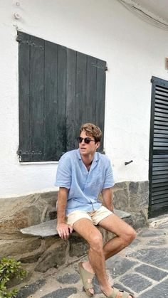 Guy Vacation Aesthetic, Men’s Summer Vibe, Italy Outfits Guys, Mens Beach Picture Outfit, Summer European Outfits Men, Mens Clothing Aesthetic Summer, Guys European Style, Men Fashion Vacation, Europe Male Fashion