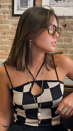 Short Length Hair With Layers Straight, Short Hair Cuts Black Hair, Medium Haircuts For Women Straight Hair, Short Brown Hair Straight, Shorter Haircuts For Women Round Faces, Short One Length Hair, Short Flat Hair, Face Framing Layers Short, Short Hair With Face Framing