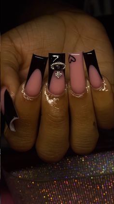 19th Bday Nails, Square Nails With Charms, 19th Birthday Nails Ideas, 18th Birthday Nails Acrylic, Matte Black Acrylic Nails, 19th Birthday Nails, 18th Nails, Aesthetic Piercing, Acrylics Ideas