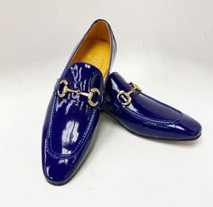 Style: 308-101P-Electric/Blue Elegant Shiny Calfskin slip-on Loafer from our Carrucci by Maurice collection features Goldtone buckle hardware, soft Calfskin lining, and a clean welt! Cordovan Shoes, Shoe Horn, Mens Fashion Classy, Shoe Tree, Suede Shoes, Shoe Game, Fashion Classy, New Shoes, Loafers Men