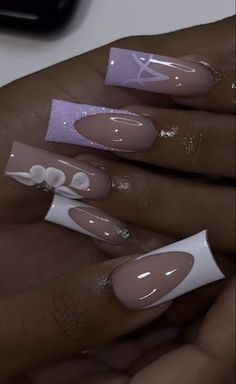 Light Purple Acrylic Nails Coffin Short, Aesthetic Nails Purple Pastel, Light Purple Nails Halloween, Lavender And White Acrylic Nails, Lilac Nails Acrylic Design, Nails Acrylic Purple And White, Medium Length Nails Acrylic Designs, Purple Prom Dress Nails, White And Light Purple Nails