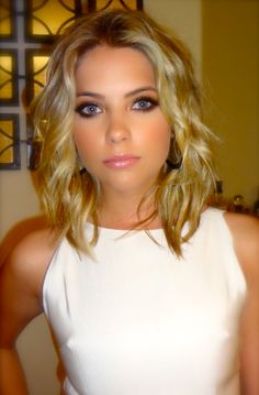 Makeup artist tricks and tips (I always loove her make up!) Lucy Hale Style, Bob Blonde, Hanna Marin, Beauty Make-up, Hair Bob, Ashley Benson, Lucy Hale, Hair Skin