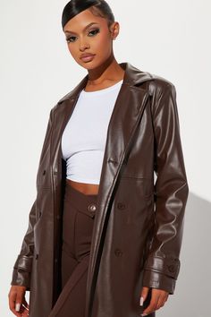 Fall Leather Jacket With Double-breasted Button, Look Trench, Capsule Style, Fashion Nova Jackets, Coats Fashion, Night Looks, Brown Fashion, Leather Coat, Jacket Style