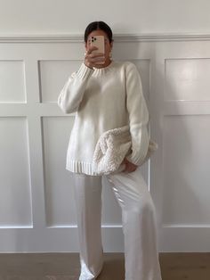 Tan Satin Pants Outfit, White Pants With Sweater, Satin Pants Fall Outfit, Cozy White Outfit, Satin Pants Winter Outfit, Satin Pants Holiday Outfit, Silk Pants Outfit Winter, Gold Satin Pants Outfit, Styling Satin Pants