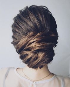 Beautiful chignon wedding hairstyle | fabmood.com #hairstyle #chignon #weddinghairstyle #updoideas #bridehair #weddinghairstyles Wedding Hair Dark, Loose Chignon, Wedding Haircut, Unique Wedding Hairstyles, Chignon Wedding, Wedding Bun Hairstyles, Elegant Wedding Hair, Hair Dark