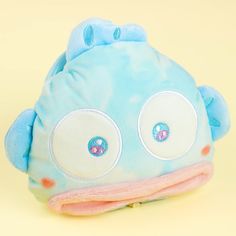 Keep your coins inside this super cute purse that's shaped like Hangyodon's head! It's made from a soft and fluffy material so it looks like a plushie. The purse has a plastic clasp that you can easily open. It also comes with a string so you can wear it on your neck! Comes from the Sanrio "Yume Fuwa" or DreamFluffy series Kawaii Bags, Kitty Items, Cute Purse, Hello Kitty Items, Kawaii Shop, Cute Purses, Sanrio Characters, Inner Child, Cute Bags