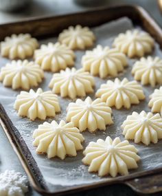 there are many small cookies on the baking sheet