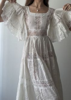 Flowy Dress Aesthetic, Mode Inspo, Fancy Dresses, Modest Fashion, Pretty Dresses, Pretty Outfits, Fashion Inspo Outfits, Beautiful Dresses, Vintage Dresses