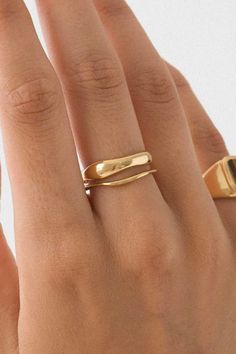 Elevate your style with our Minimalist Wave Band Set, a collection that effortlessly combines modern elegance with timeless charm. Crafted with precision and plated in lustrous 18k gold, this set features an Irregular Gold Ring that adds a touch of uniqueness to your ensemble. Perfect for stacking, these rings create a versatile and chic look that complements any outfit. Designed with a commitment to quality, our Tarnish-Free Women's Minimal Gold Ring ensures lasting beauty, making it an ideal addition to your everyday jewelry collection. Embrace simplicity with a touch of sophistication - adorn yourself with this exquisite set that seamlessly transitions from casual to formal occasions. Waves Ring, Organic Rings, Stil Inspiration, Classy Jewelry, Gold Ring Sets, Jewelry Lookbook, 가을 패션, Minimalist Rings, Jewelry Inspo