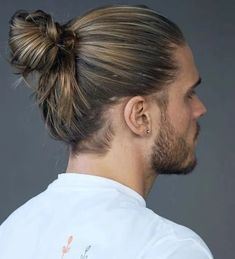 Men Bun Hairstyles, Undercut Men Long Hair, Military Haircuts, Waves Hairstyle Men, Round Face Men