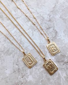 "24K gold plated vintage style letter name necklace. This necklace can be worn by itself, it also looks great if you layer it with your favorite chokers and necklaces.-------------------- Details ・Chain 1 : 24K gold plated 1 mm cable chain ・Chain 2 : 24K gold plated 2 mm curb chain ・Chain 3 : 24K gold plated 1.6 x 2mm bar chain ( bar size 2 x 4mm) ・Chain 4 : 18K gold plated 1.5mm figaro chain ・Chain 5 : 24K gold plated 2.5mm figaro chain ・Chain 6 : 16K gold plated 1.2mm box chain ・Chain 7 : 24K Gold Necklace Stack, Initial Tag Necklace, Letter Jewelry, Necklace Name, Initial Necklace Gold, Figaro Chain, Gold Initial, Personalized Gifts For Her, Necklace Personalized