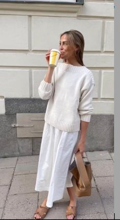 White Skirt Outfits, Simple Wardrobe, Mum Fashion, Work Ethic, Looks Chic, Work Outfits, Mom Style, Modest Outfits