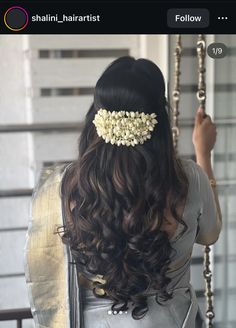 Indian Half Updo, Half Up Half Down Hair With Gajra, South Indian Bride Sister Hairstyle, Long Indian Hairstyles, Simple Hairstyles With Flowers, Hairstyles For Saree With Flowers, Hairstyle On Traditional Saree, South Indian Open Hairstyles, Long Hair Styles Traditional