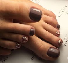 Nail Design At Home, Pedicure Trends, Pedicure Design, Fall Toe Nails, Fall Pedicure, Pedicure Designs Toenails, Pedicure Colors, Gel Toe Nails, Toe Nail Color